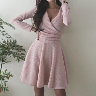 V-neck Bow Back Long-sleeve A-line Dress