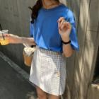 Short-sleeve Round Neck T-shirt / Plaid A-line Skirt