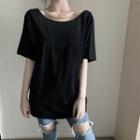 Short-sleeve Chain Accent Open-back T-shirt