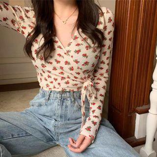 Floral V-neck Long-sleeve Slim-fit Cropped Top Off-white - One Size