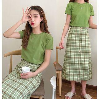 Crew-neck Short-sleeve T-shirt / Plaid Midi A-line Skirt