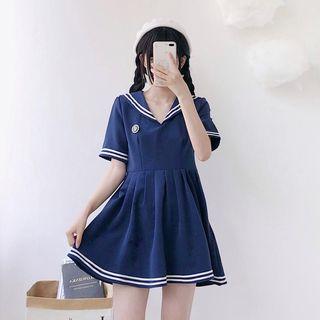 Short-sleeve Contrast-trim Sailor Collar Dress