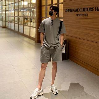 Short-sleeve T-shirt / Plain Shorts