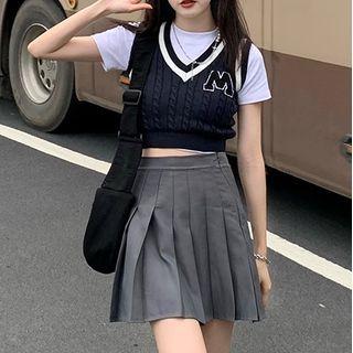 Short-sleeve T-shirt / Sweater Vest / Pleated Skirt