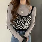 Off-shoulder Long-sleeve T-shirt / Zebra Cropped Knit Suspender
