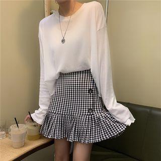 Long Sleeve T-shirt / Plaid Skirt
