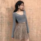 V-neck Long-sleeve T-shirt / Leopard Print Mini Skirt