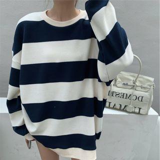 Striped Sweatshirt / Plain Sweatpants