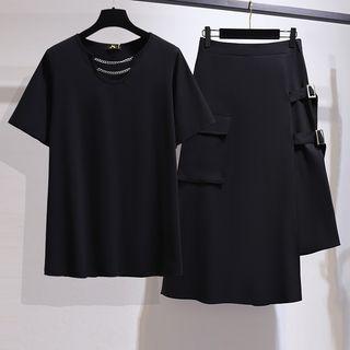 Short Sleeve Scoop Neck Chain Accent T-shirt / Asymmetrical Cargo Midi Skirt