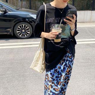 Elbow-sleeve Printed T-shirt / Leopard Print Skirt