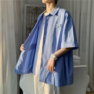 Short-sleeve Flower Accent Shirt