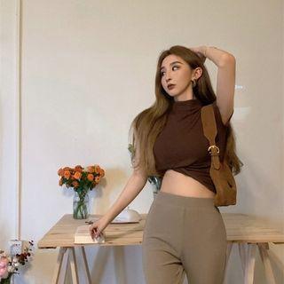 Short-sleeve Mock Neck T-shirt / Side-slit Straight Leg Pants