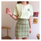 Short-sleeve Avocado Print T-shirt / Mini Plaid A-line Skirt
