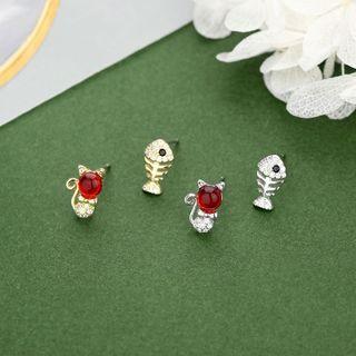 Asymmetrical Cat & Fishbone Rhinestone Stud Earring