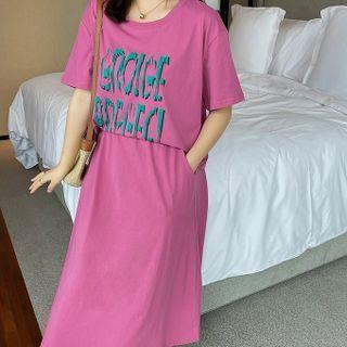 Set: Lettering Print T-shirt + Midi A-line Skirt