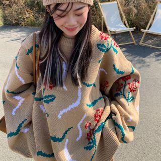 Flower Print Sweater / Plain Shorts