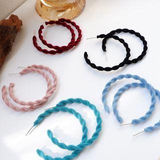 Opening Flocking Swirl Earring