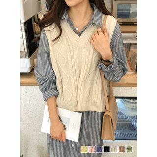 V-neck Dip-back Cable-knit Vest