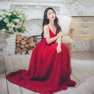 Strappy V-neck Lace Maxi Dress