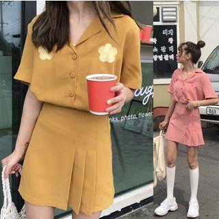 Set: Short-sleeve Flower Embroidered Shirt + Pleated Skirt