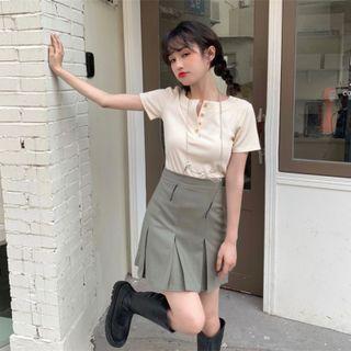 Short-sleeve Henley T-shirt / Pleated Mini A-line Skirt