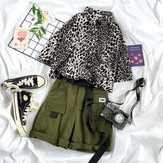 Elbow-sleeve Leopard Print Shirt / Cargo Shorts