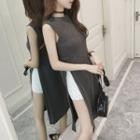 Sleeveless Side Slit T-shirt