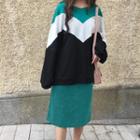 Color Block Pullover / Corduroy Slit-hem Skirt