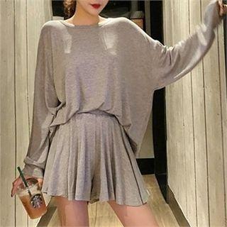 Set: Loose-fit T-shirt + Band-waist Skort