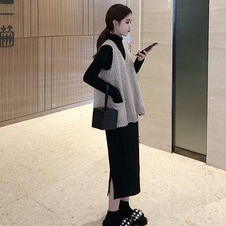 Set: Long-sleeve Midi Shift T-shirt Dress + Knit Vest