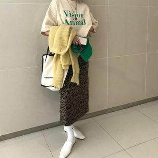 Lettering T-shirt / Leopard Pattern Midi Skirt