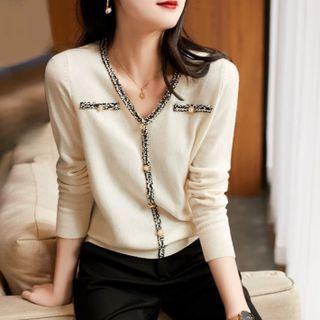 V-neck Fleece Trim Knit Top