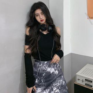 Set: Short-sleeve Cold Shoulder Top + Arm Sleeves