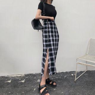 Short-sleeve Top / Plaid A-line Midi Skirt