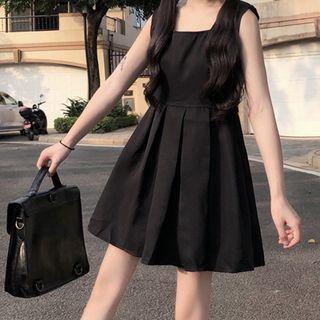 Sleeveless Pleated Mini A-line Dress / Single-breasted Cape