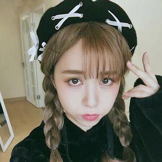 Lace-up Beret