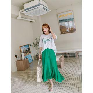 Set: Letter-embroidered T-shirt + Ruffle-hem Skirt