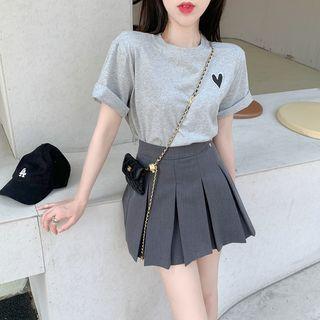 Short-sleeve Heart T-shirt / Pleated Mini A-line Skirt / Set