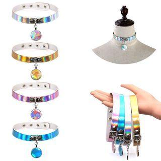 Disc Holographic Choker