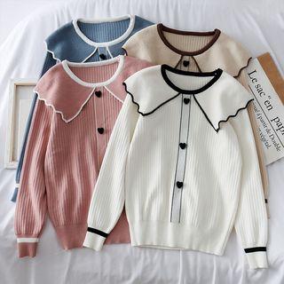 Heart-buttoned Contrasted Knit Top