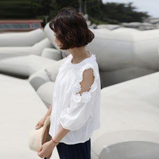 Cutout-shoulder Flower-detail Top
