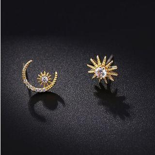 Non-matching Star Ear Stud Gold - One Size