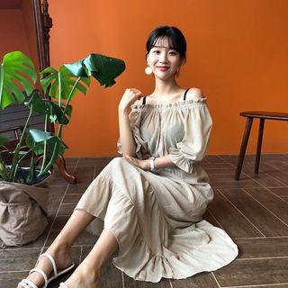 Set: Off-shoulder Textured Cropped Blouse + Tiered Maxi Skirt