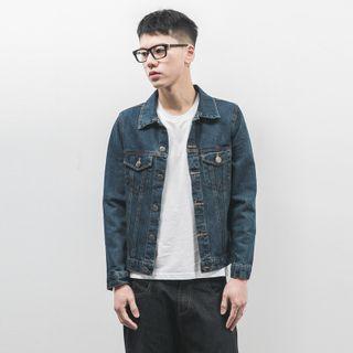 Pocket-accent Buttoned Denim Jacket