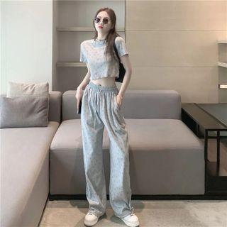 Set : Short-sleeve Smiley Face Print Cropped T-shirt + Sports Pants