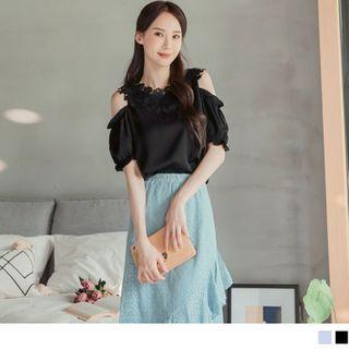 Crochet Panel Cold-shoulder Short-sleeve Plain Top