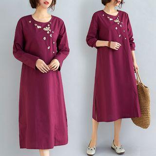 Embroidered Round-neck Medium Maxi Dress