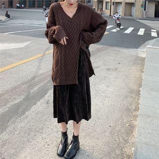 V-neck Slit Cable Knit Sweater / Plain Midi Skirt