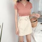 Plain V-neck Slim-fit Short-sleeve T-shirt