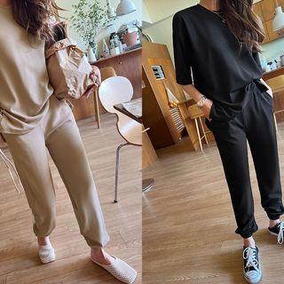 Set: Textured T-shirt + Jogger Pants